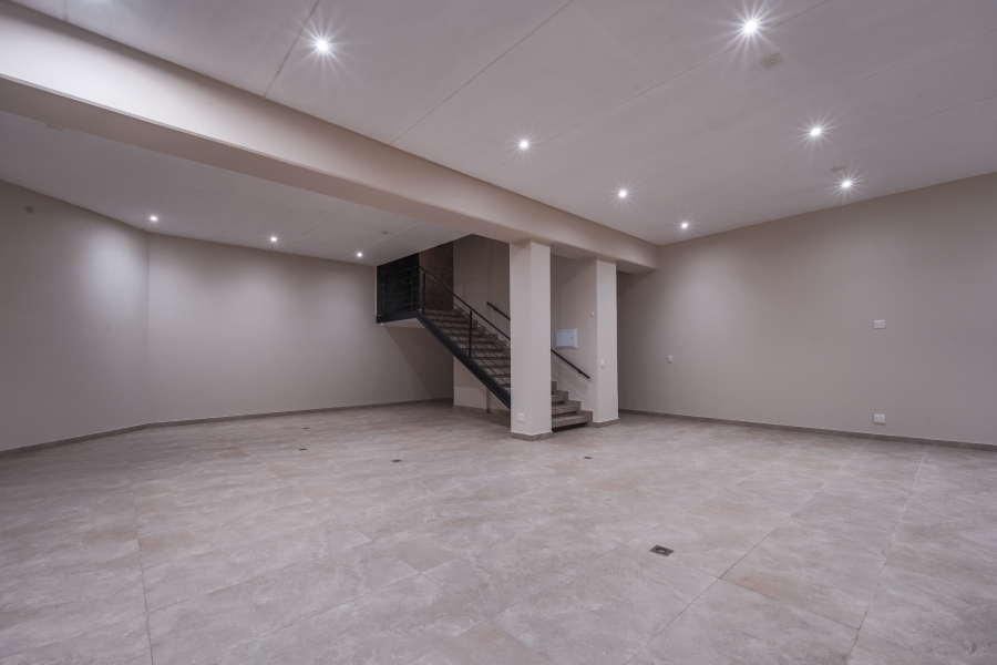 7 Bedroom Property for Sale in Woodhill Estate Gauteng