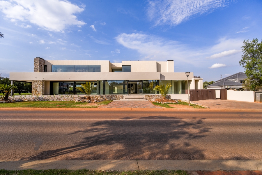 7 Bedroom Property for Sale in Woodhill Estate Gauteng