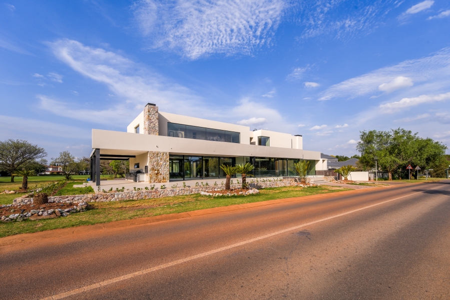 7 Bedroom Property for Sale in Woodhill Estate Gauteng
