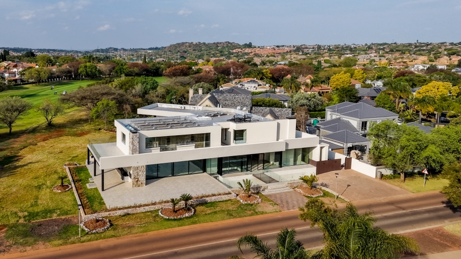 7 Bedroom Property for Sale in Woodhill Estate Gauteng