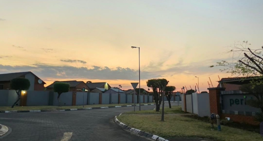 To Let 3 Bedroom Property for Rent in Monavoni Gauteng