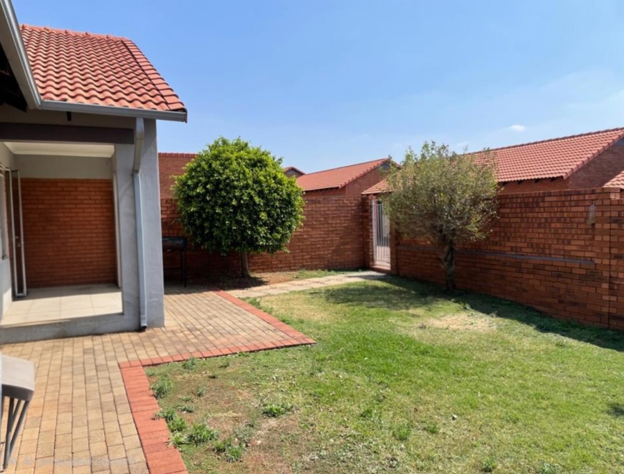 To Let 3 Bedroom Property for Rent in Monavoni Gauteng