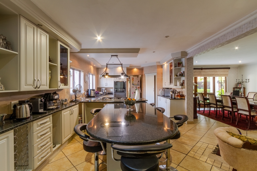 9 Bedroom Property for Sale in Silver Lakes Golf Estate Gauteng