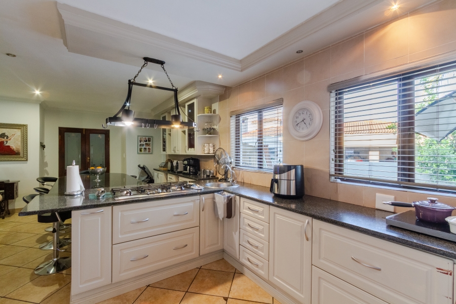 9 Bedroom Property for Sale in Silver Lakes Golf Estate Gauteng