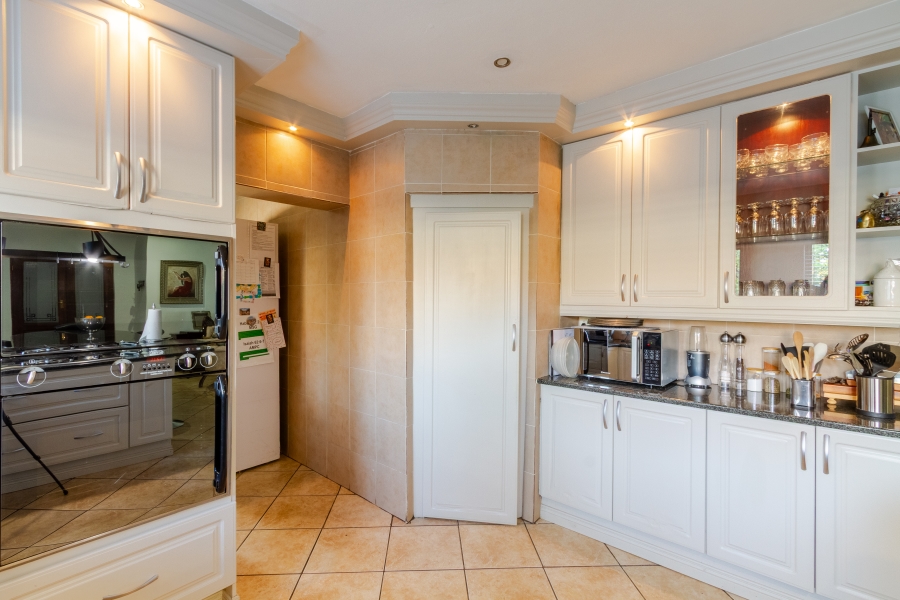 9 Bedroom Property for Sale in Silver Lakes Golf Estate Gauteng