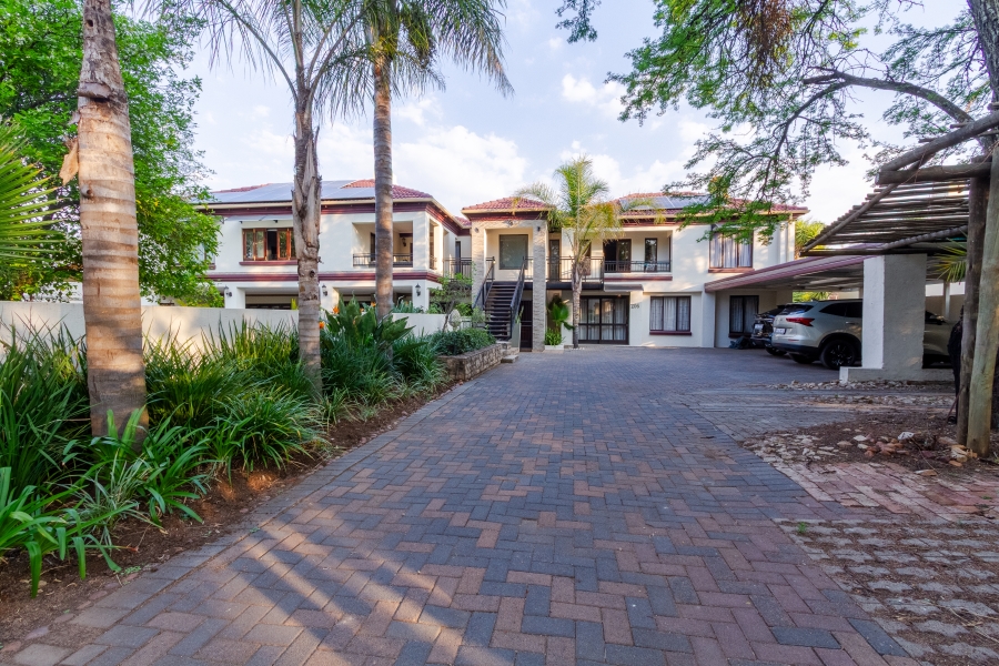 9 Bedroom Property for Sale in Silver Lakes Golf Estate Gauteng