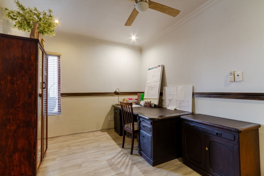 9 Bedroom Property for Sale in Silver Lakes Golf Estate Gauteng