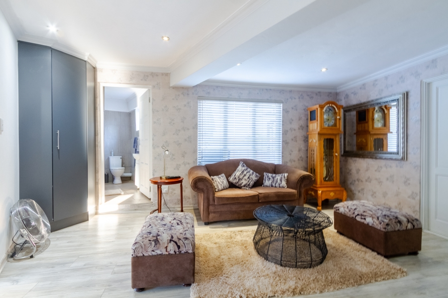 9 Bedroom Property for Sale in Silver Lakes Golf Estate Gauteng