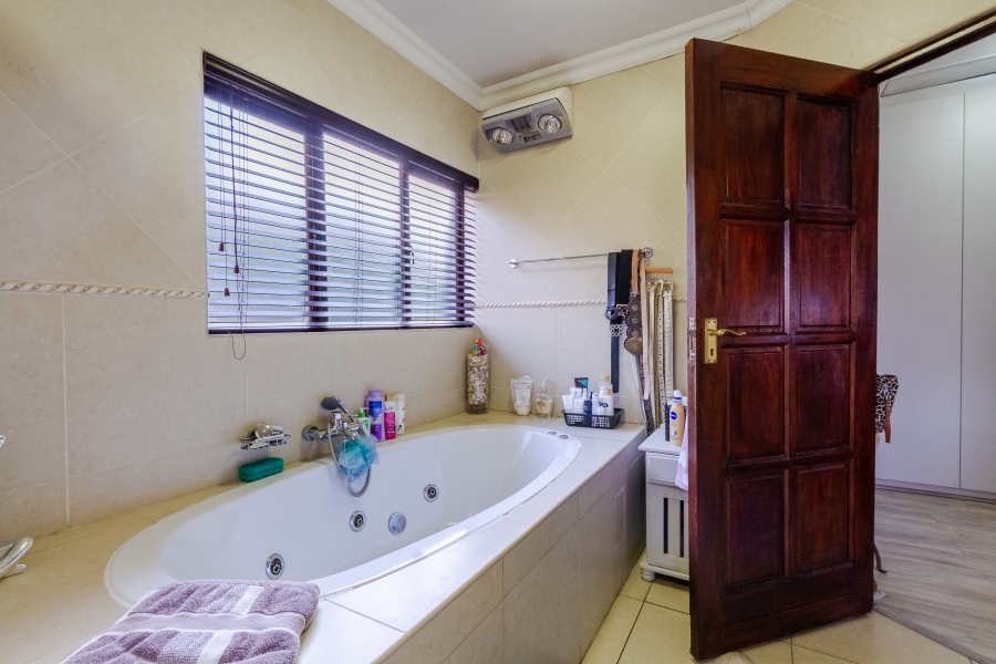 9 Bedroom Property for Sale in Silver Lakes Golf Estate Gauteng