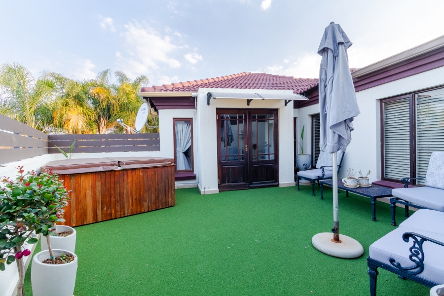 9 Bedroom Property for Sale in Silver Lakes Golf Estate Gauteng
