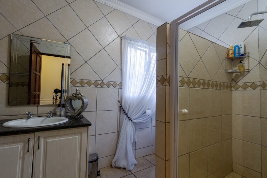 9 Bedroom Property for Sale in Silver Lakes Golf Estate Gauteng