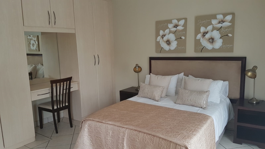 9 Bedroom Property for Sale in Silver Lakes Golf Estate Gauteng