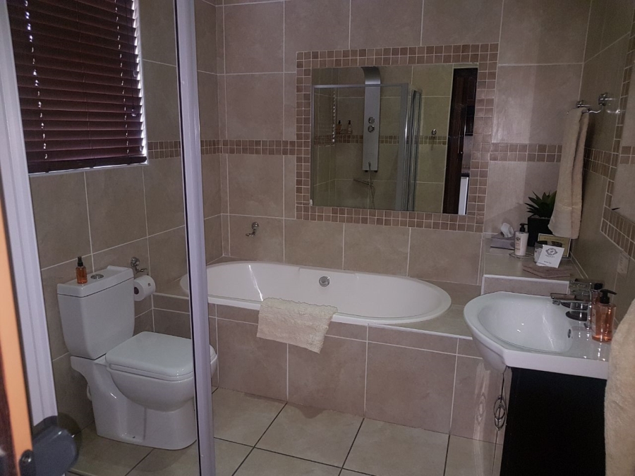 9 Bedroom Property for Sale in Silver Lakes Golf Estate Gauteng