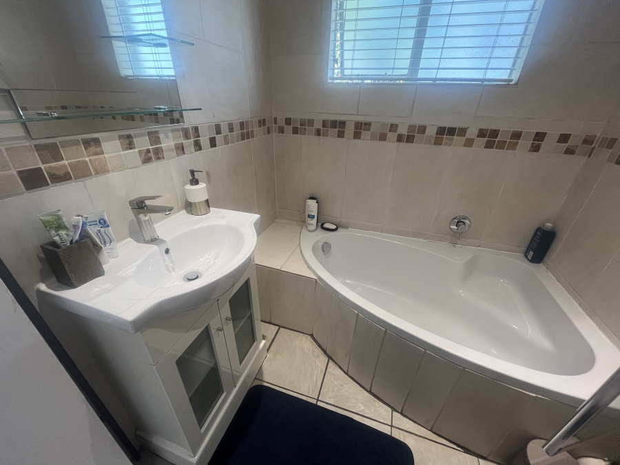 2 Bedroom Property for Sale in Marais Steyn Park Gauteng