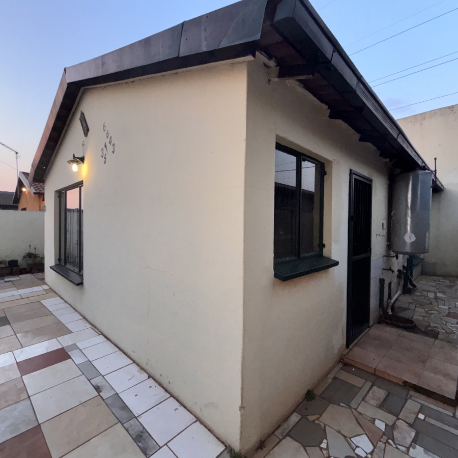 2 Bedroom Property for Sale in Chiawelo Gauteng