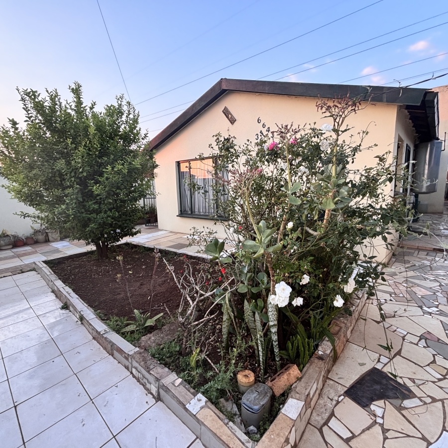2 Bedroom Property for Sale in Chiawelo Gauteng