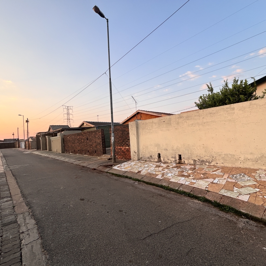 2 Bedroom Property for Sale in Chiawelo Gauteng