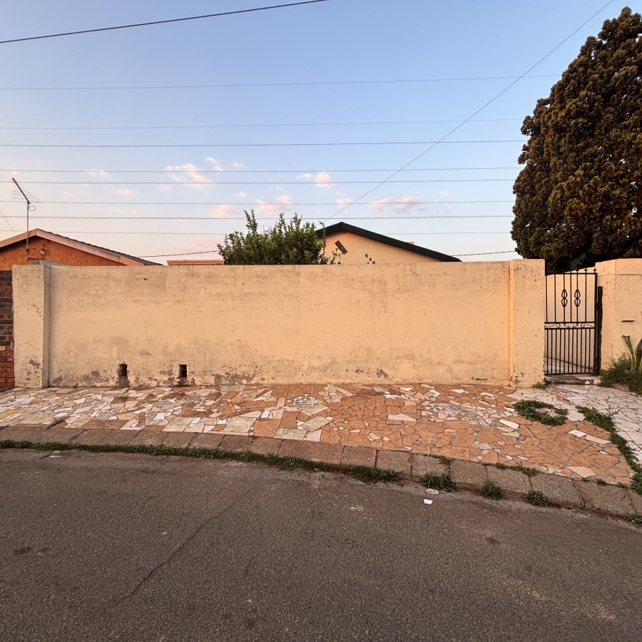 2 Bedroom Property for Sale in Chiawelo Gauteng