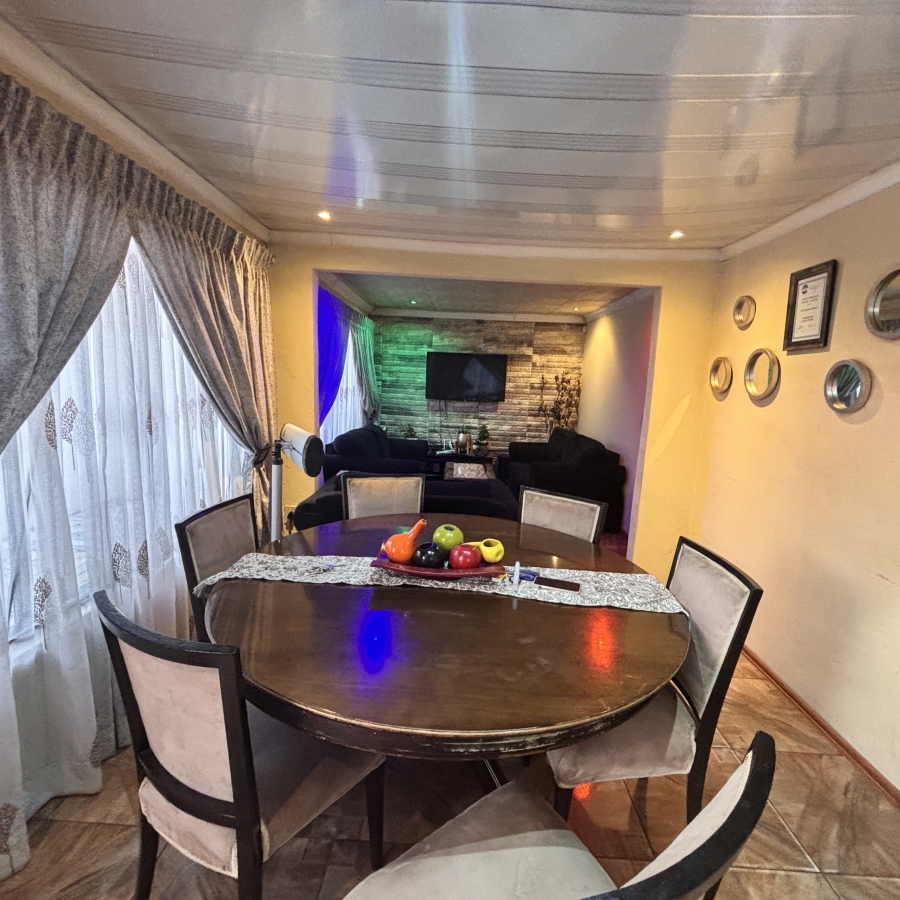 2 Bedroom Property for Sale in Chiawelo Gauteng
