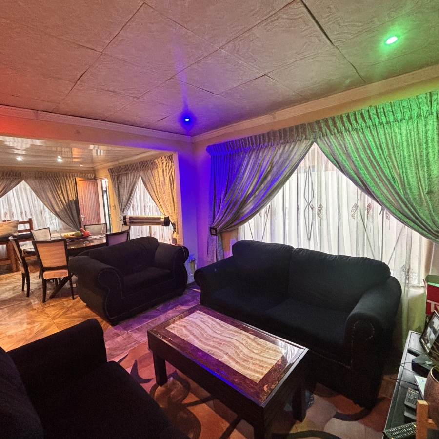2 Bedroom Property for Sale in Chiawelo Gauteng