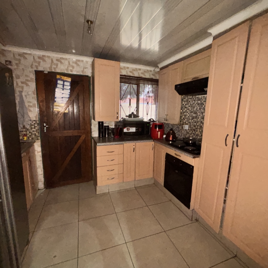2 Bedroom Property for Sale in Chiawelo Gauteng