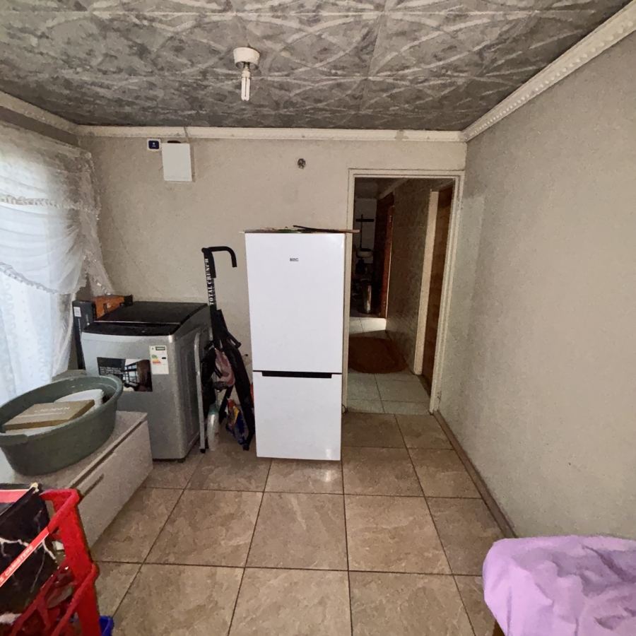 2 Bedroom Property for Sale in Chiawelo Gauteng