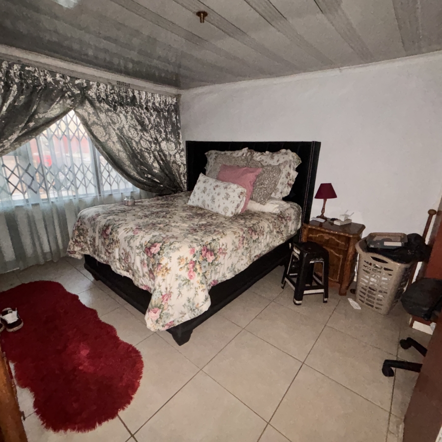 2 Bedroom Property for Sale in Chiawelo Gauteng