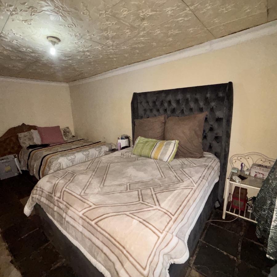 2 Bedroom Property for Sale in Chiawelo Gauteng