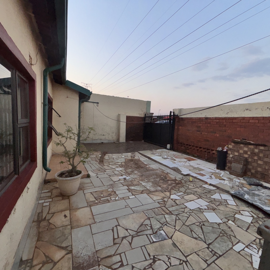 2 Bedroom Property for Sale in Chiawelo Gauteng