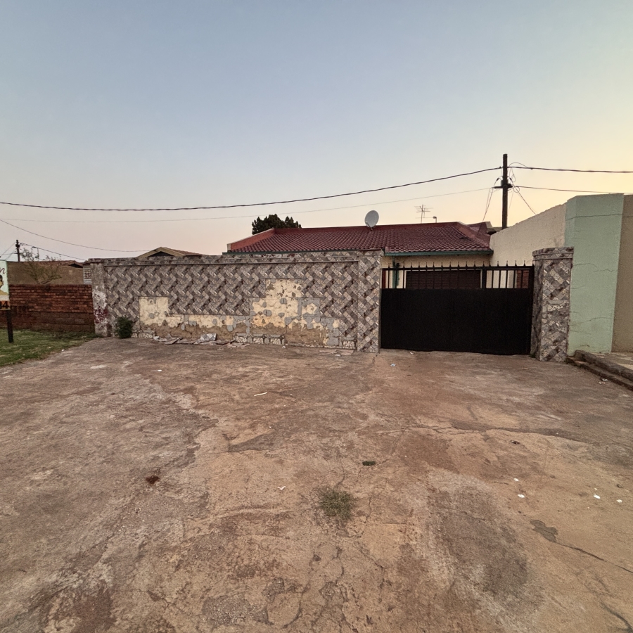 2 Bedroom Property for Sale in Chiawelo Gauteng