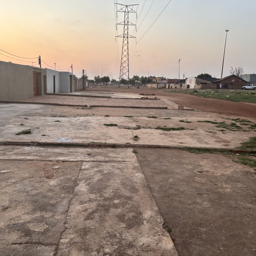 2 Bedroom Property for Sale in Chiawelo Gauteng