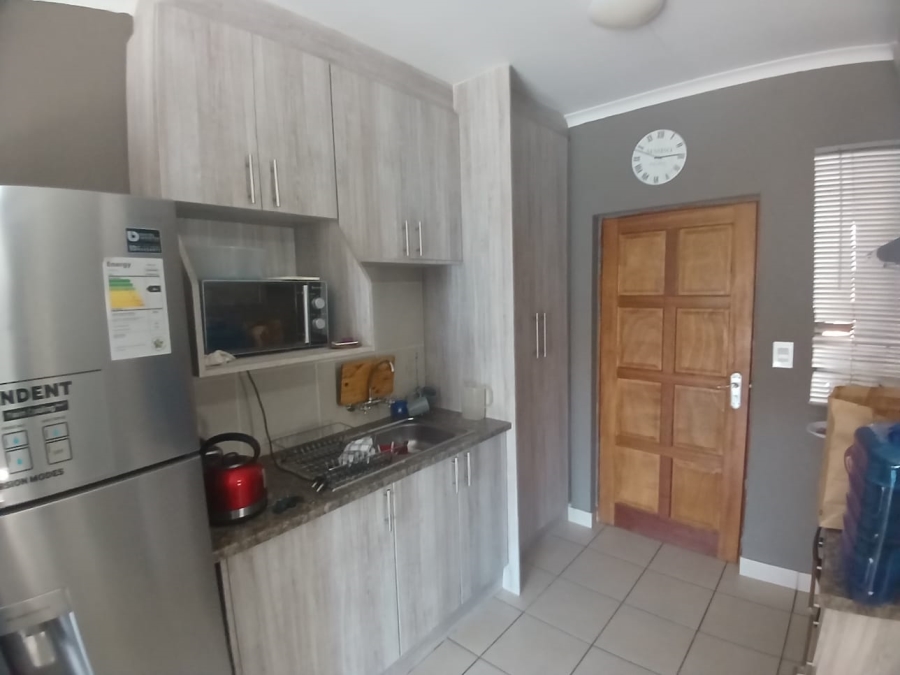 To Let 2 Bedroom Property for Rent in Pomona Gauteng