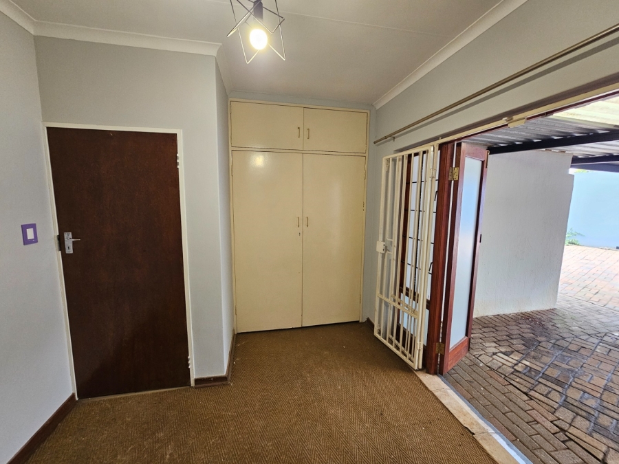To Let 1 Bedroom Property for Rent in Rooihuiskraal Gauteng