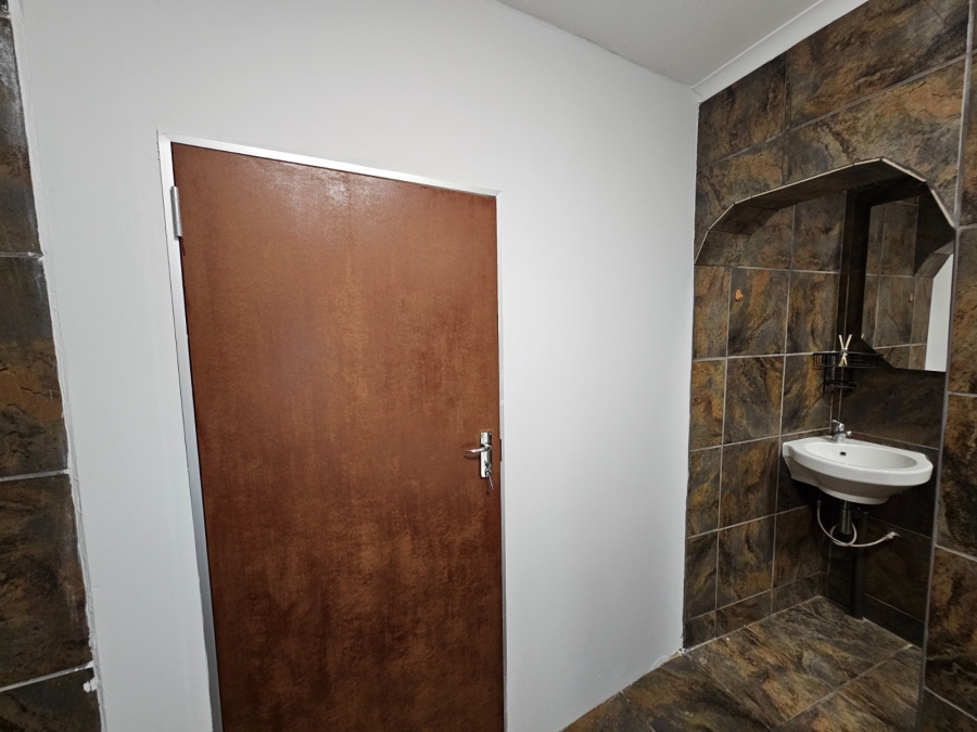 To Let 1 Bedroom Property for Rent in Rooihuiskraal Gauteng