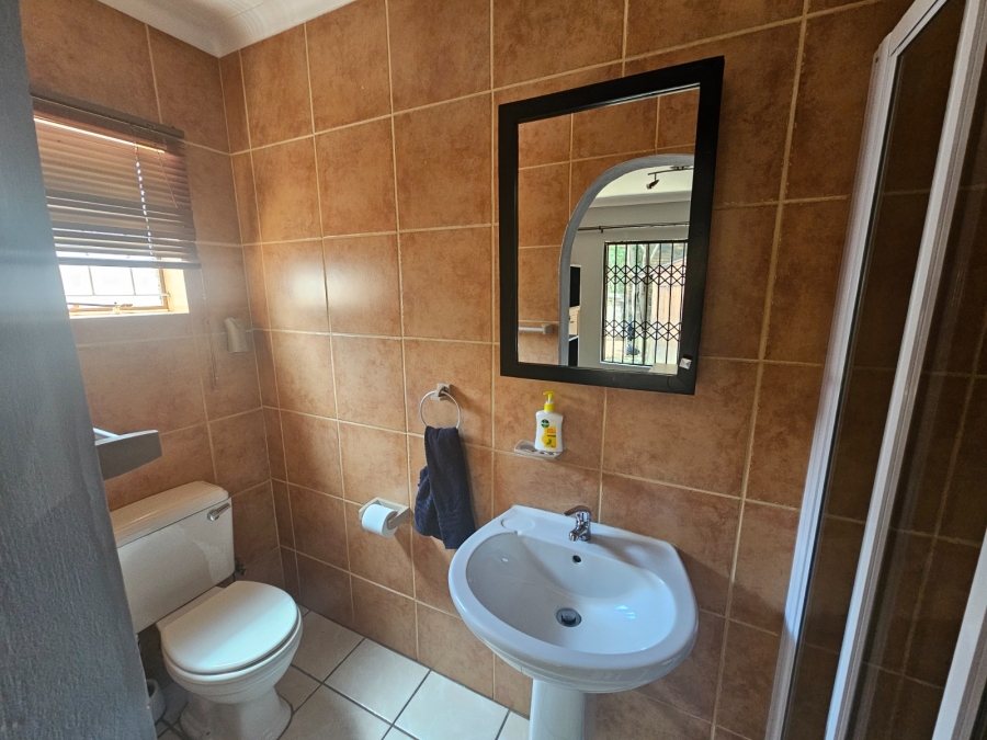 To Let 1 Bedroom Property for Rent in Rooihuiskraal Gauteng