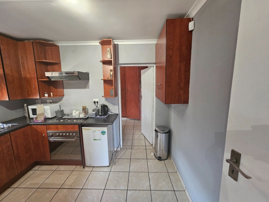 To Let 1 Bedroom Property for Rent in Rooihuiskraal Gauteng