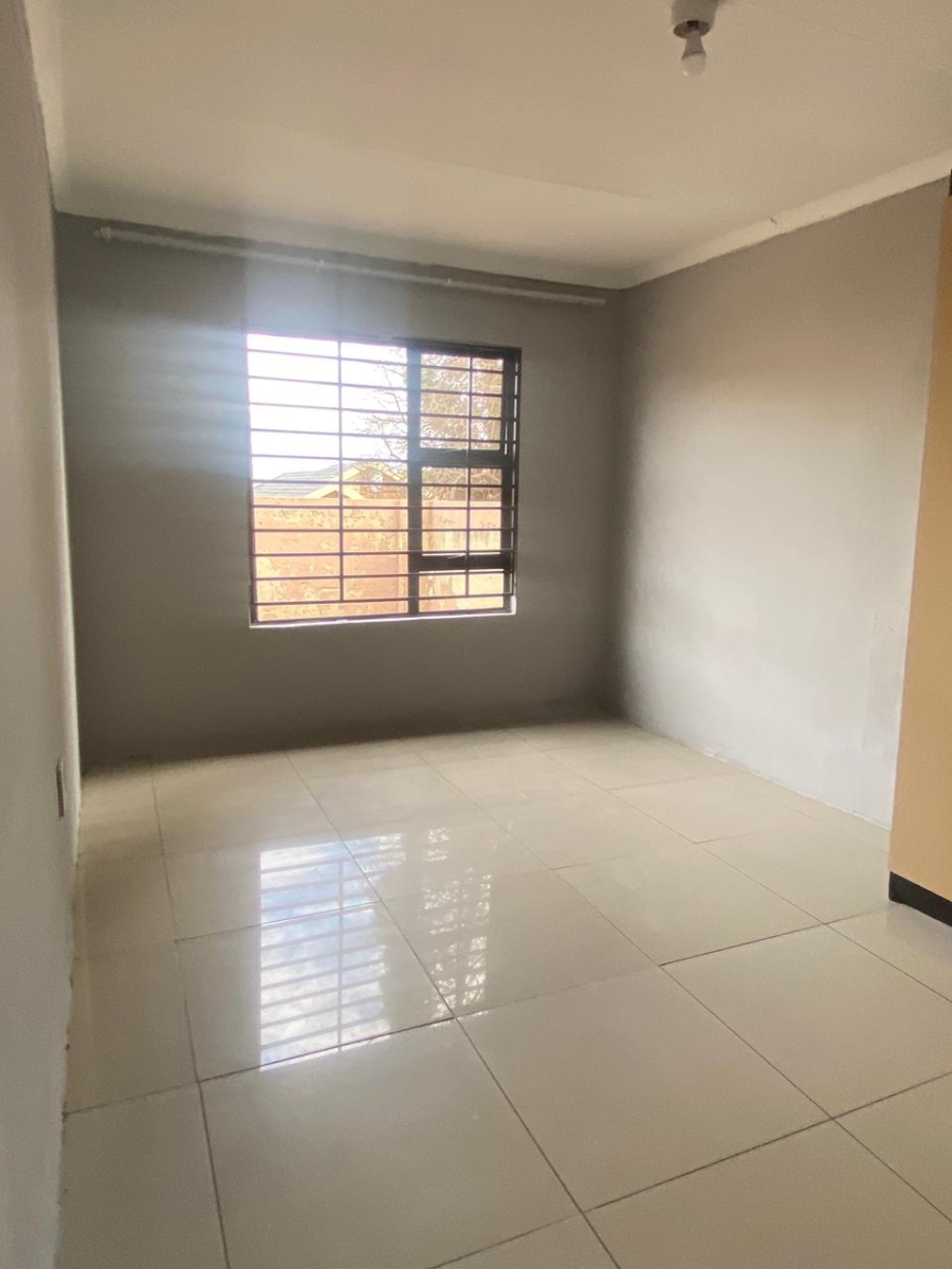 To Let 2 Bedroom Property for Rent in Pimville Gauteng