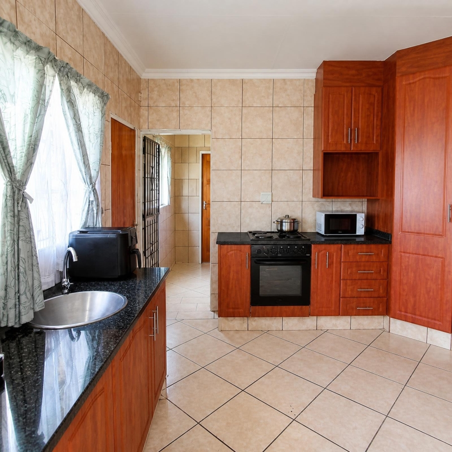 3 Bedroom Property for Sale in Van Der Westhuizen Gauteng