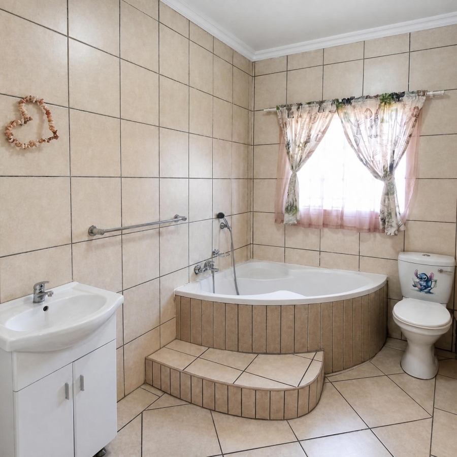 3 Bedroom Property for Sale in Van Der Westhuizen Gauteng