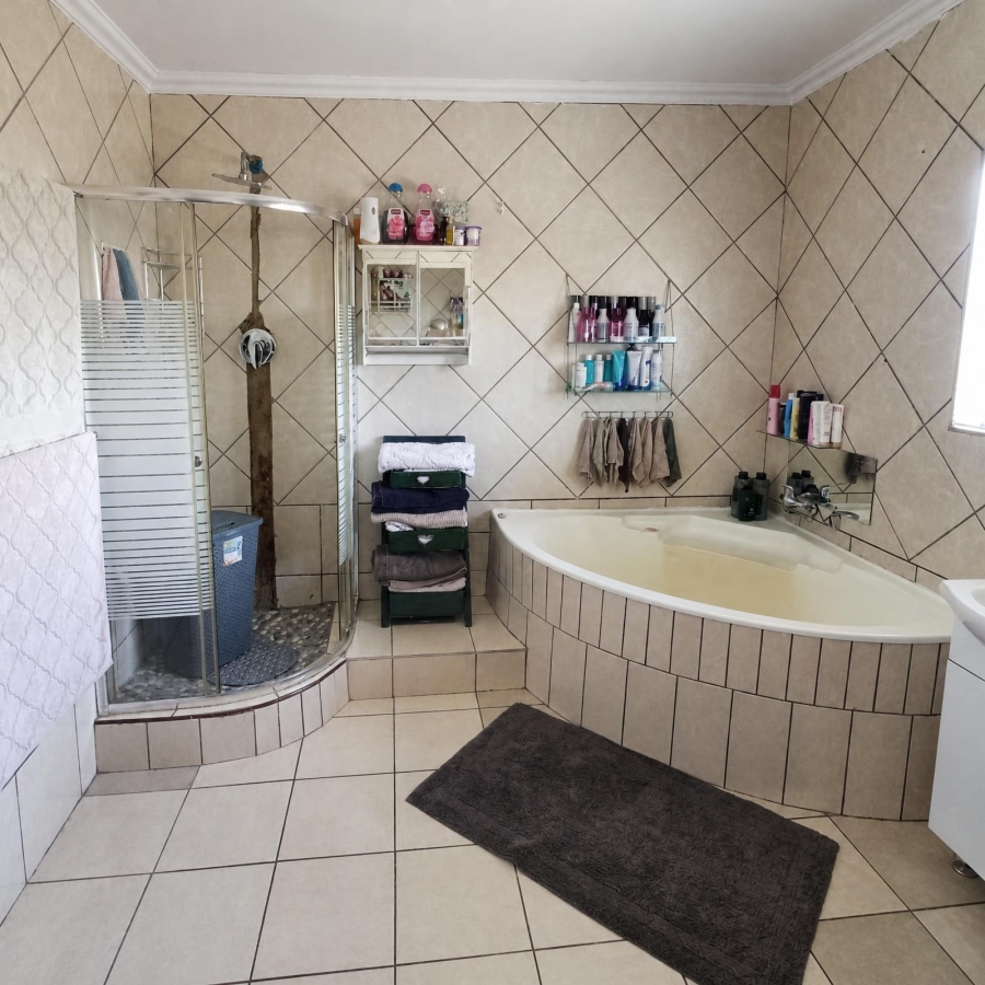 3 Bedroom Property for Sale in Van Der Westhuizen Gauteng