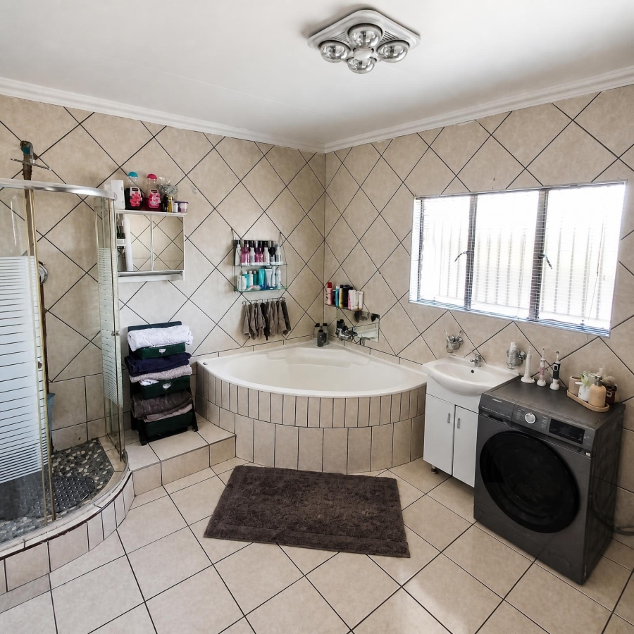 3 Bedroom Property for Sale in Van Der Westhuizen Gauteng