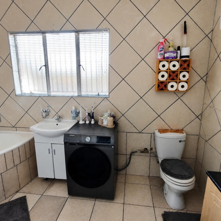 3 Bedroom Property for Sale in Van Der Westhuizen Gauteng