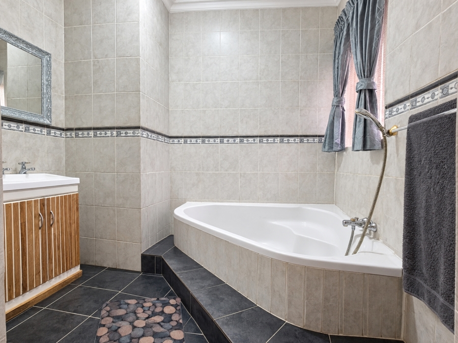 3 Bedroom Property for Sale in Three Rivers Gauteng