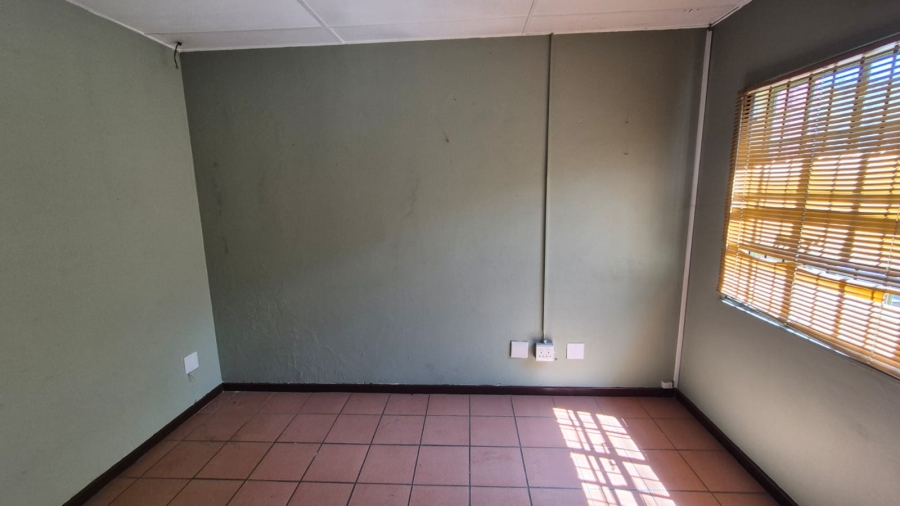 To Let Commercial Property for Rent in Hennopspark Gauteng