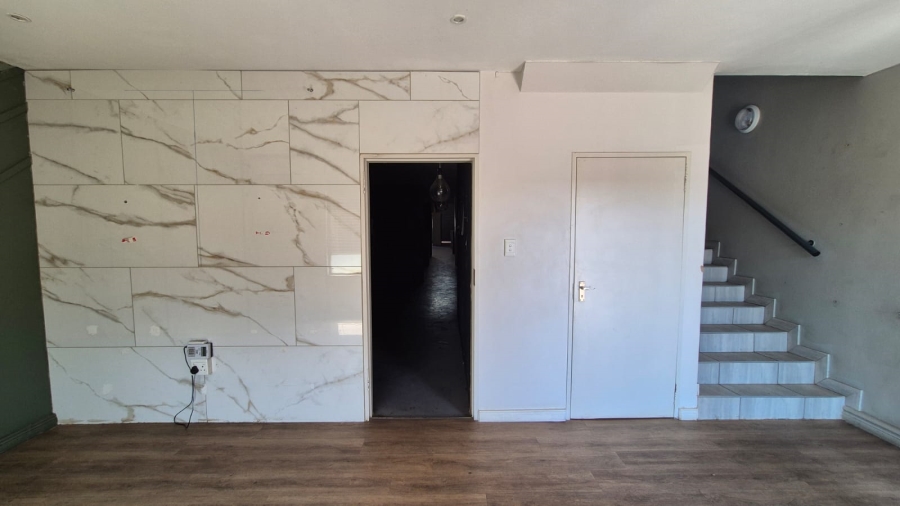 To Let Commercial Property for Rent in Hennopspark Gauteng