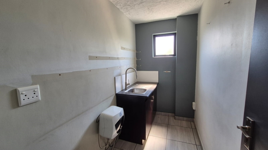 To Let Commercial Property for Rent in Hennopspark Gauteng