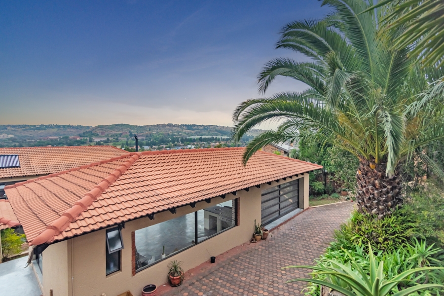 4 Bedroom Property for Sale in Roodekrans Gauteng