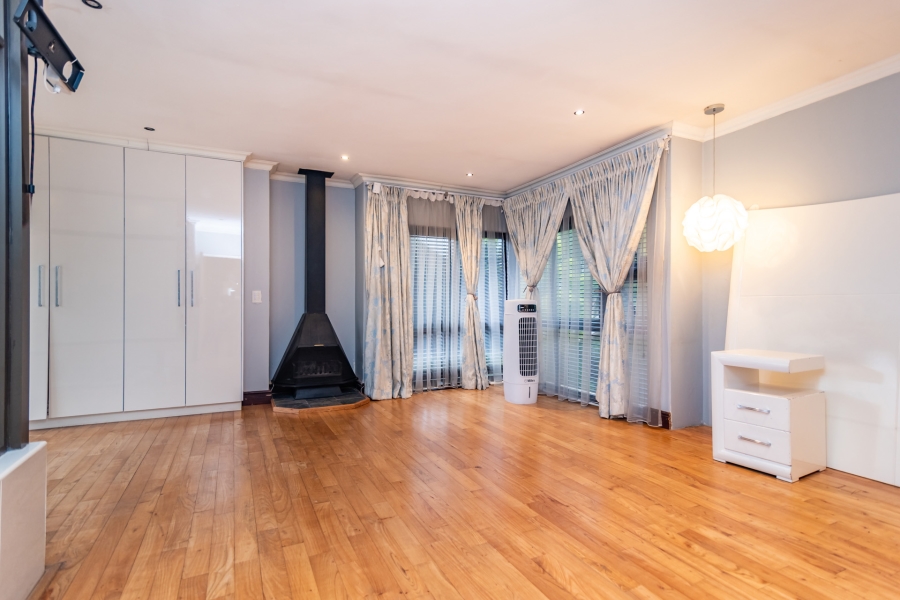 4 Bedroom Property for Sale in Roodekrans Gauteng