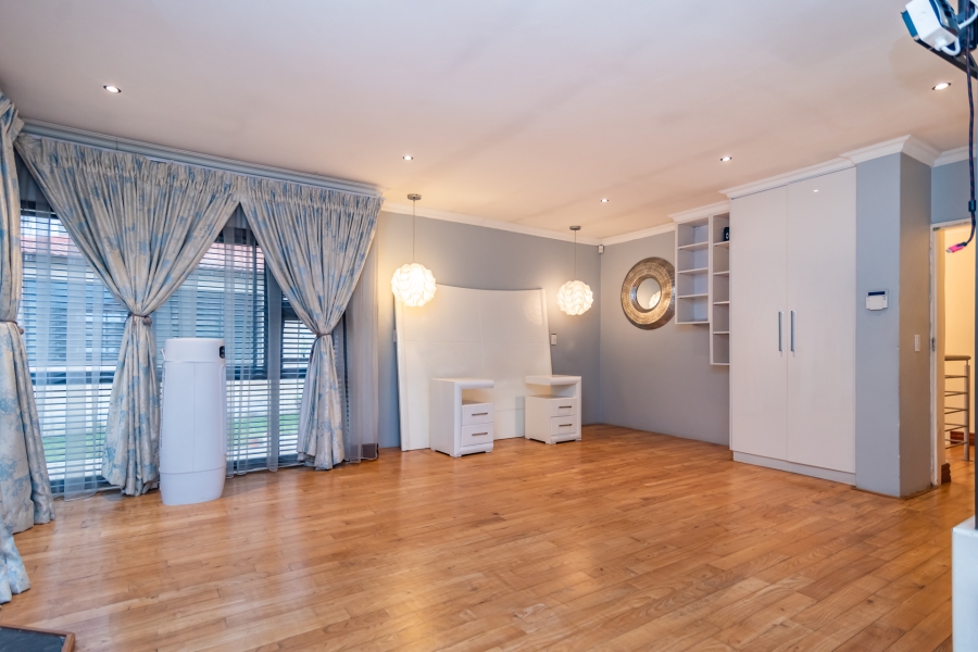 4 Bedroom Property for Sale in Roodekrans Gauteng