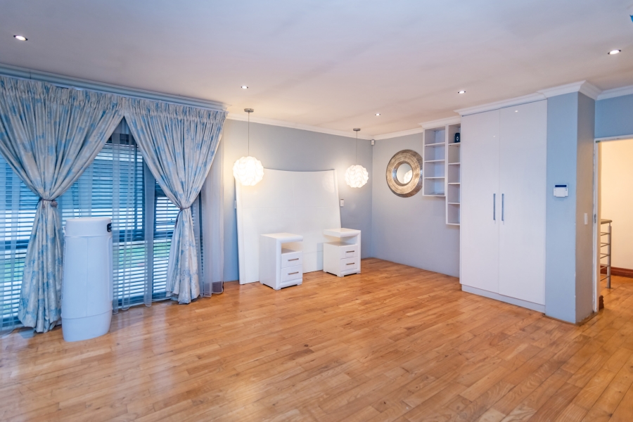 4 Bedroom Property for Sale in Roodekrans Gauteng